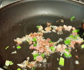 火腿菌菇丝瓜汤的做法步骤：2