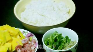 南瓜腊肠炒饭的做法步骤：1