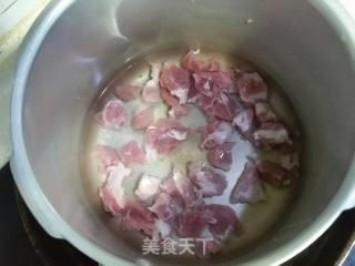 瘦肉蘑菇一锅炖的做法步骤：3