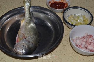 干烧鱼的做法步骤：1