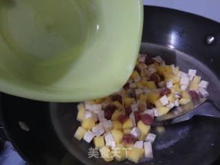 芋头土豆腊肠粒粒香的做法步骤：7