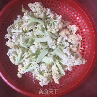 西红柿炒花菜的做法步骤：1