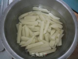 炸薯条的做法步骤：2