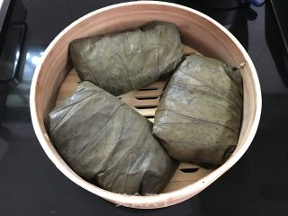 荷叶糯米鸡的做法步骤：19