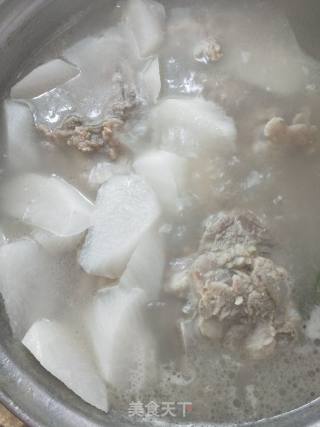 大骨萝卜汤的做法步骤：6