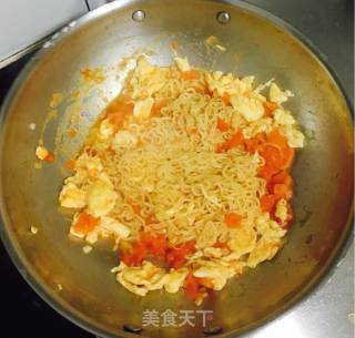 番茄鸡蛋炒方便面的做法步骤：12