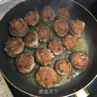 【长肉肉】——香菇塞肉的做法步骤：3