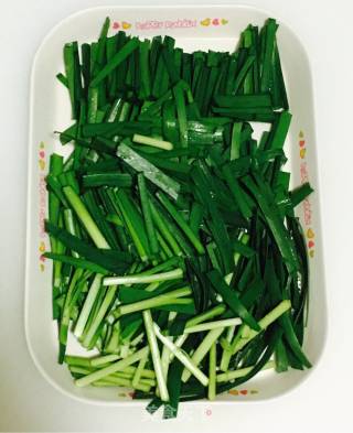 血豆腐炒韭菜的做法步骤：3