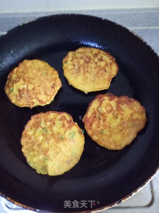 蛋香白薯饼的做法步骤：12