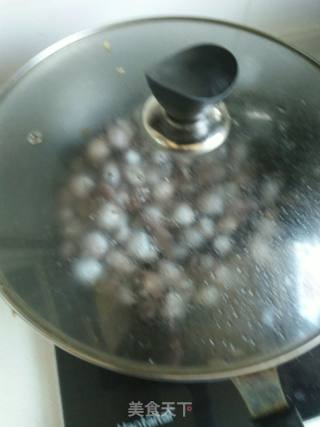红蚶子肉拌芹菜的做法步骤：2