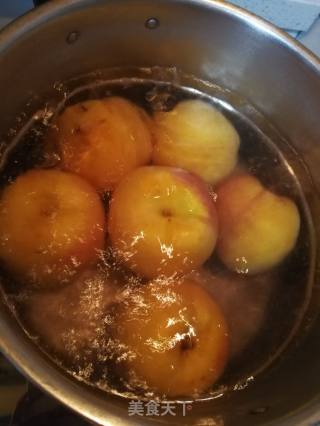 黄桃罐头的做法步骤：1