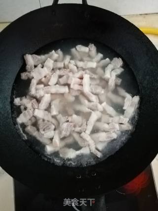 红烧肉的做法步骤：1