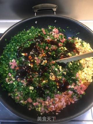 皮薄大馅猪肉韭菜鸡蛋馅饼的做法步骤：5