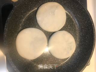 皮薄大馅猪肉韭菜鸡蛋馅饼的做法步骤：12