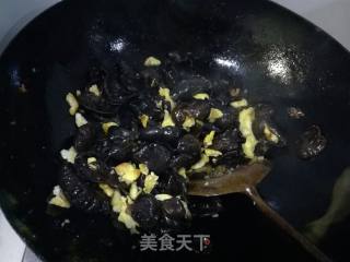木耳炒鸡蛋的做法步骤：8
