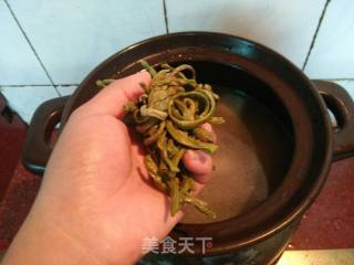 竹荪排骨汤的做法步骤：5