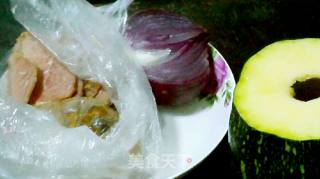 南瓜牛肉面条的做法步骤：1