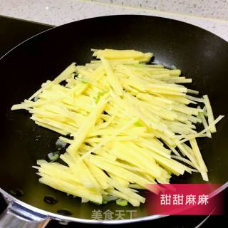 彩椒土豆丝的做法步骤：4