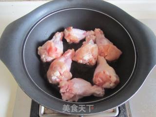 茶树菇烧鸡翅根的做法步骤：2