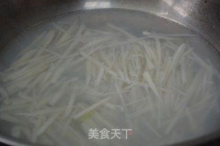 炝炒藕丝的做法步骤：3