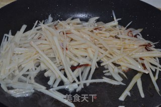 炝炒藕丝的做法步骤：6