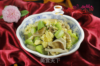 猪肚菇丝瓜炒鸡蛋的做法步骤：9