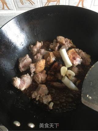板栗烧排骨的做法步骤：4