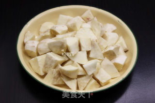 糖醋白薯的做法步骤：2