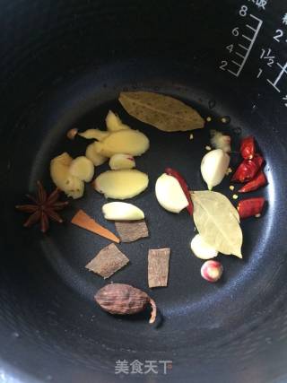 卤鸭爪的做法步骤：2