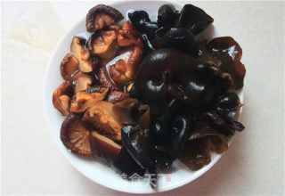 香菇油面筋的做法步骤：2