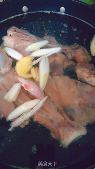 香浓大骨汤的做法步骤：2