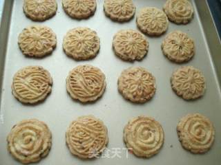 葱香玉米面桃酥的做法步骤：9