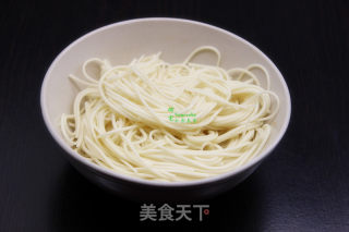 爽滑鸡汤面的做法步骤：3