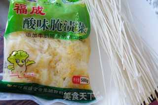 酸菜猪肉炖粉条的做法步骤：1