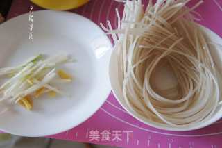 酸菜猪肉炖粉条的做法步骤：3
