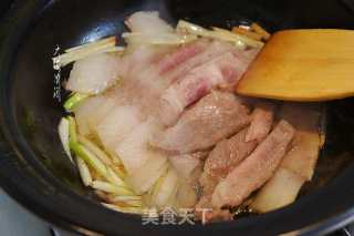 酸菜猪肉炖粉条的做法步骤：7