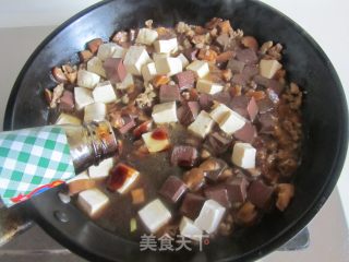 香菇肉末双色豆腐的做法步骤：10