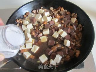 香菇肉末双色豆腐的做法步骤：11