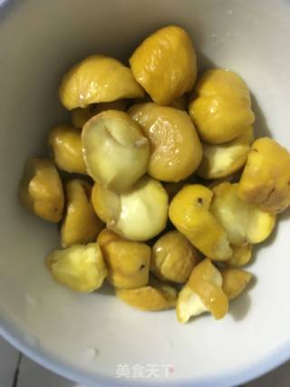板栗烧鸡腿的做法步骤：2