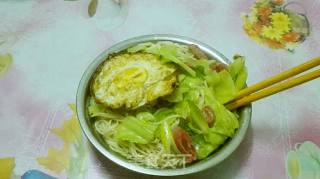 圆白菜腊肠鸡蛋面的做法步骤：7