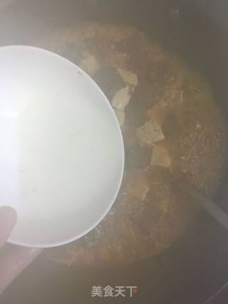 猪肉炖鸭血豆腐的做法步骤：9