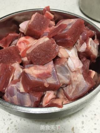 红烧牛肉面的做法步骤：1