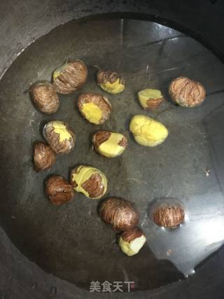 板栗红烧肉的做法步骤：2