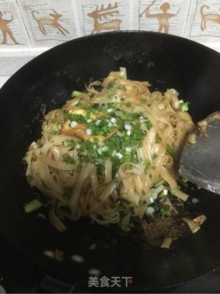 鸡蛋炒河粉的做法步骤：7