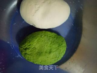 双色花卷的做法步骤：4