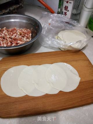玫瑰花煎饺的做法步骤：2