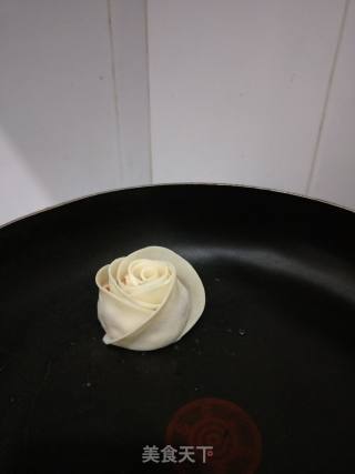 玫瑰花煎饺的做法步骤：8
