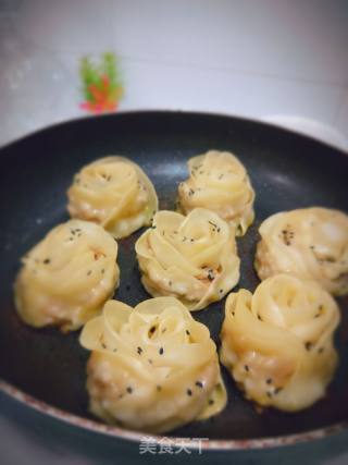 玫瑰花煎饺的做法步骤：12