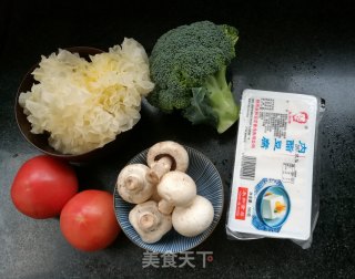 暖暖的酸汤砂锅的做法步骤：1