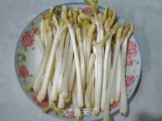 素肉炒花生苗的做法步骤：2